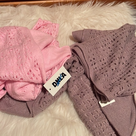 Scarfs - Picture 2 of 4